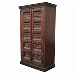 ARMARIO CON HERRAJES